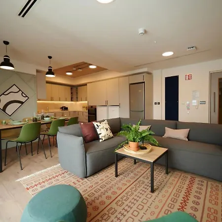 Apartment And Private Bedrooms At The Loom In *